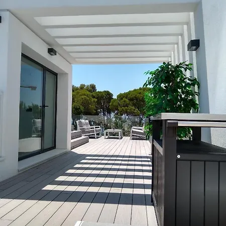 Дом отдыха The Island, Estepona, Casa 6 Luxury Beachfront Эстепона